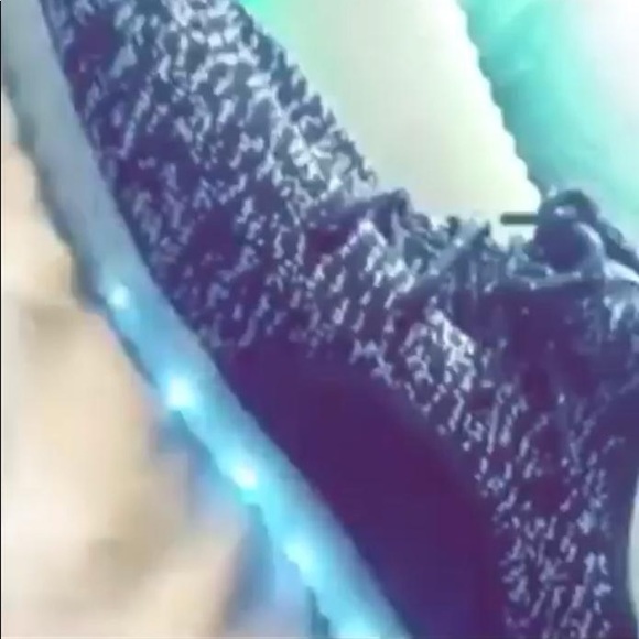 Glow sneakers - Picture 3 of 3